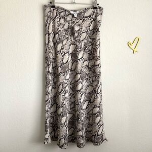 \Bar III\ NWT Snakeskin Print Midi Skirt